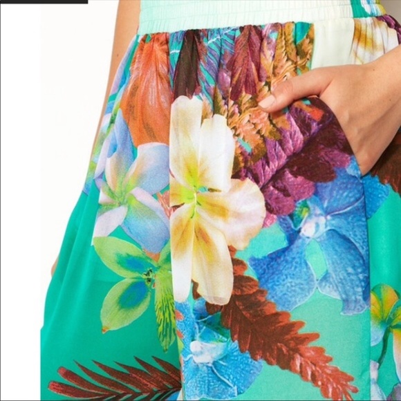 Funky beach pants with tropical flower pattern. - Picture 2 of 4